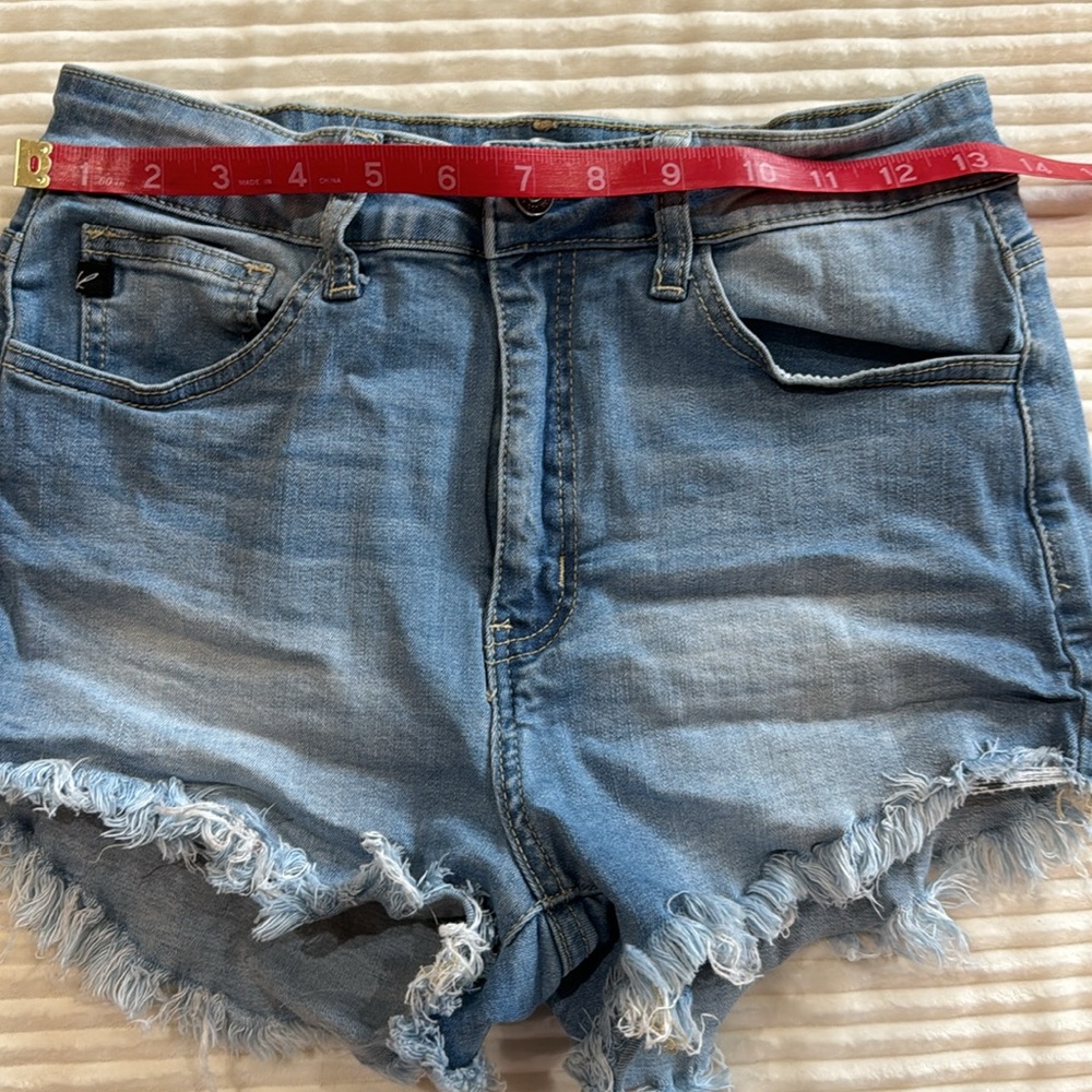 KanCan Frayed Hem Distressed Jean Shorts Light Blue 9/28 - Picture 3 of 10